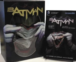 BATMAN: DEATH OF THE FAMILY BOOK AND JOKER MASK SET