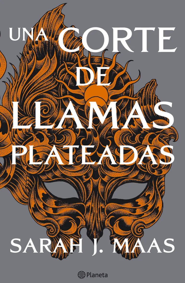 UNA CORTE DE LLAMAS PLATEADAS